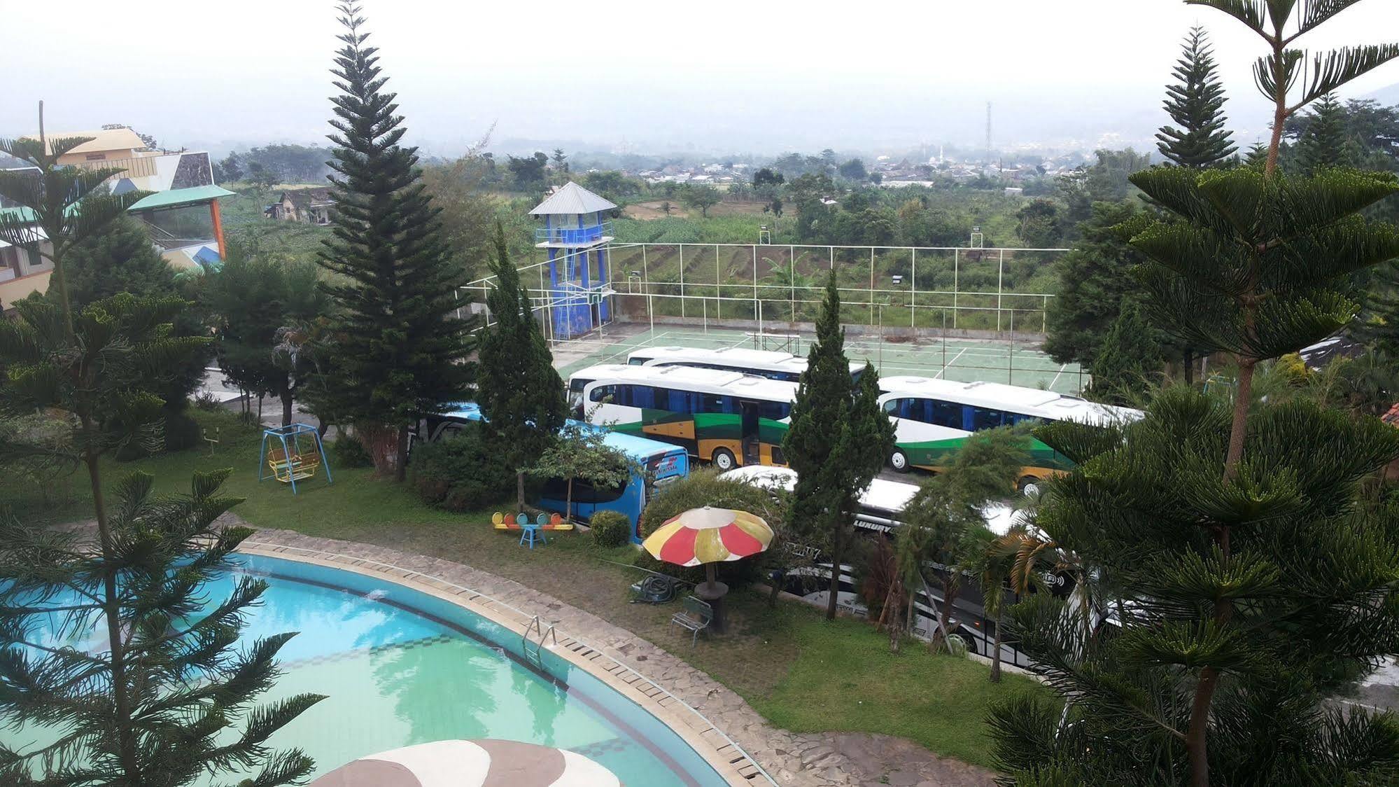 Hotel Surya Indah Batu Malang Exterior foto