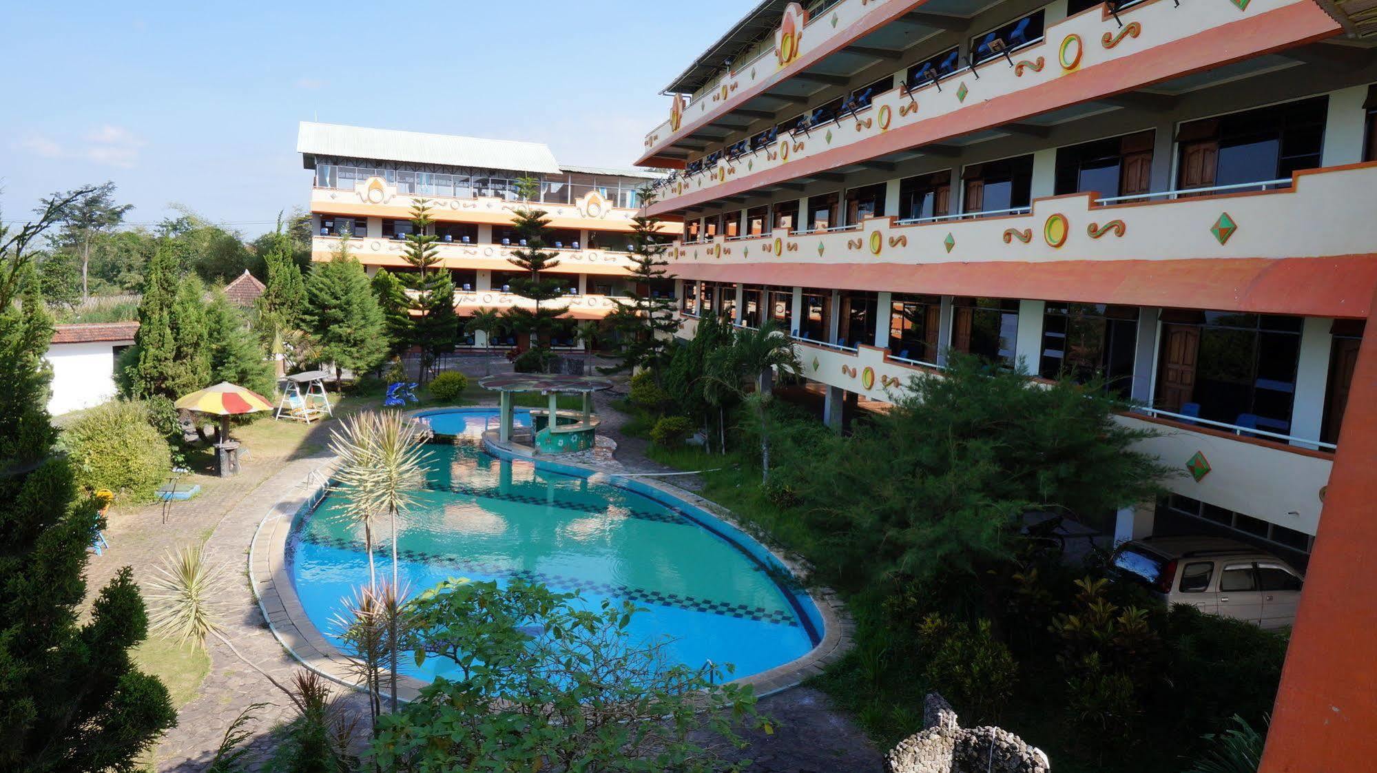Hotel Surya Indah Batu Malang Exterior foto